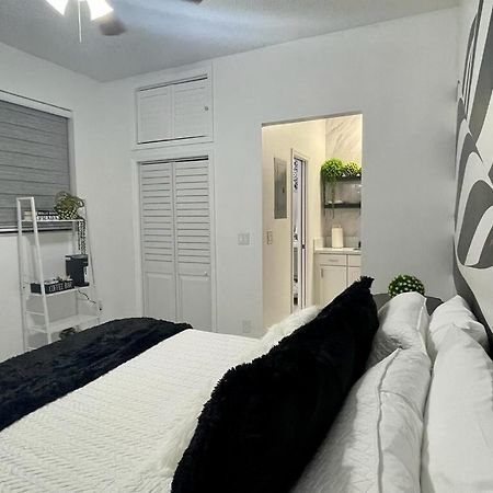 Cozy Studio, Prime Location, Remodeled, 1 Parking West Palm Beach Eksteriør billede