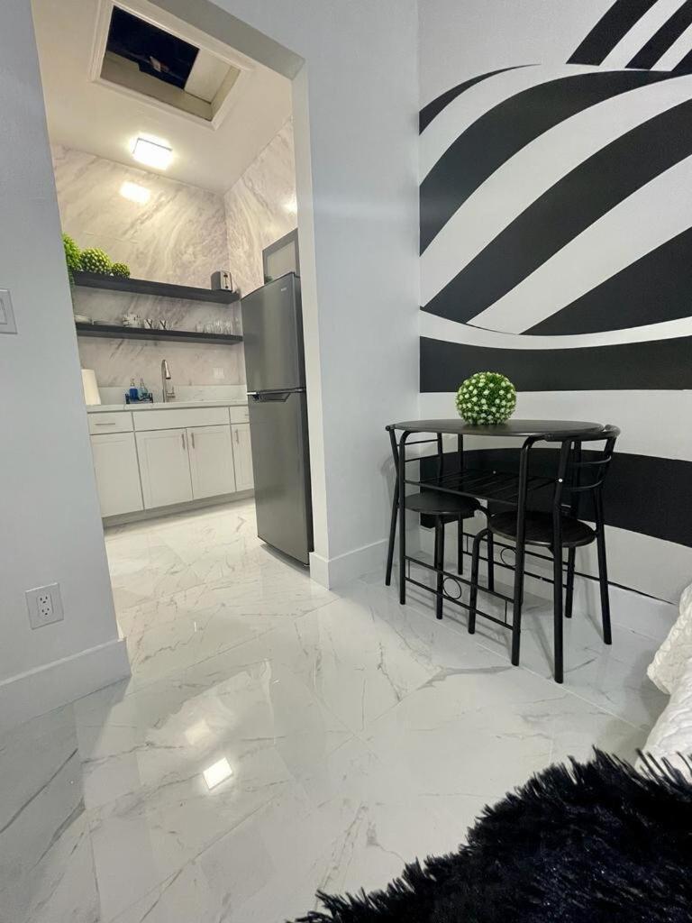 Cozy Studio, Prime Location, Remodeled, 1 Parking West Palm Beach Eksteriør billede