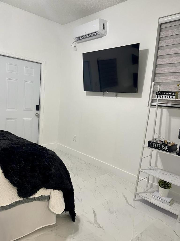 Cozy Studio, Prime Location, Remodeled, 1 Parking West Palm Beach Eksteriør billede